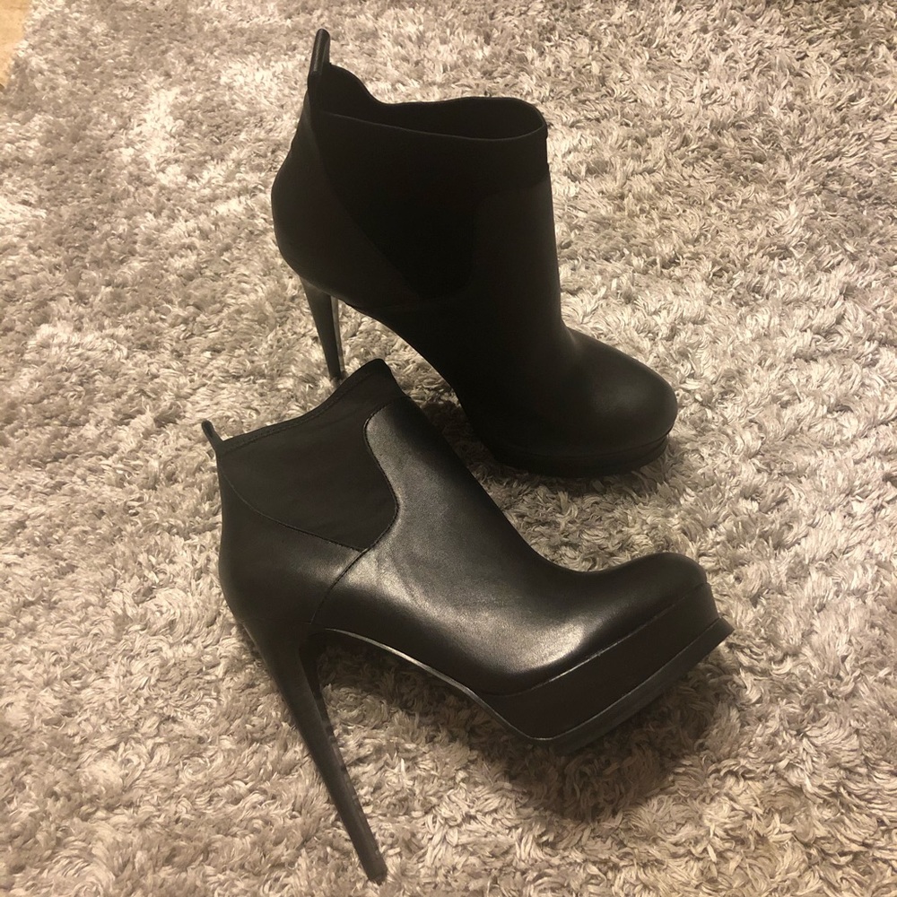 Steve Madden -New Never Worn- BLK Platform Booties